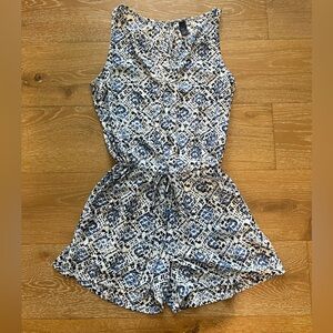 GAP V-Neck Tie Waist Romper